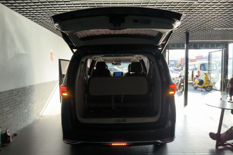 别克GL8 2021款 陆上公务舱 652T 舒适型机舱底盘23