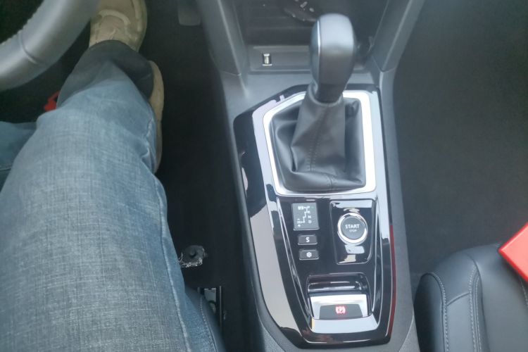 标致408 2022款 1.6T 进取版中控内饰18