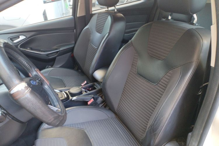 福特 福克斯 2015款 三厢 EcoBoost 125 自动超能风尚型中控内饰19