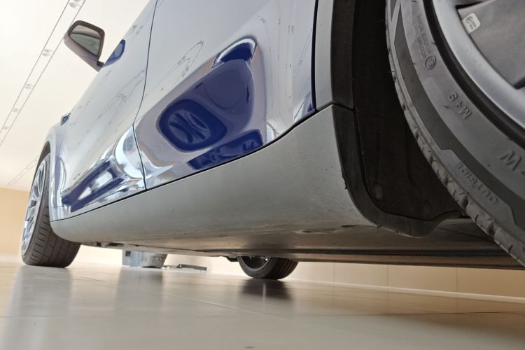 特斯拉 Model Y 2022款 Performance高性能全轮驱动版机舱底盘30