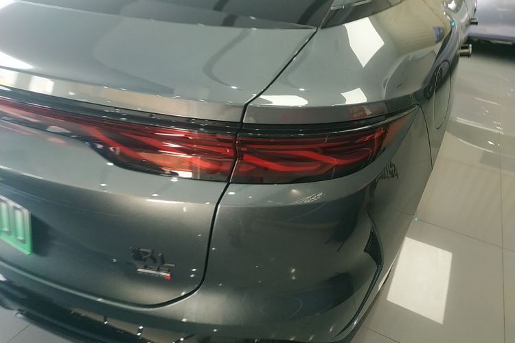 比亚迪 汉L 2025款 DM-p 四驱激光雷达旗舰型车身外观9