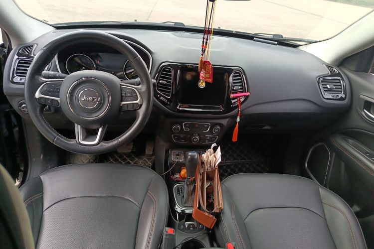 Jeep 指南者 2020款 220T 自动精英版中控内饰7002