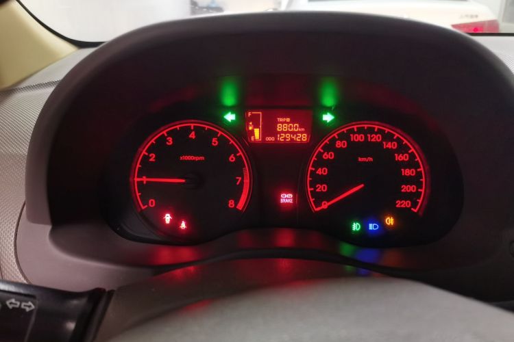 现代 瑞纳 2010款 三厢 1.4L 手动舒适型GS中控内饰14