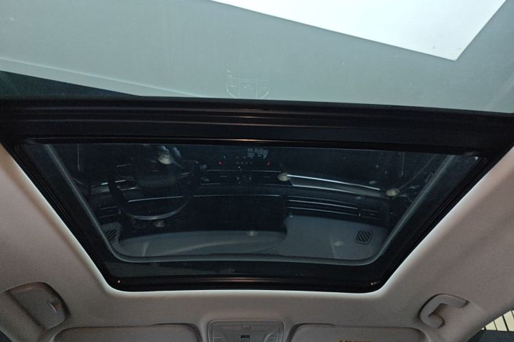 红旗HS5 2022款 改款 2.0T 智联旗享版中控内饰22