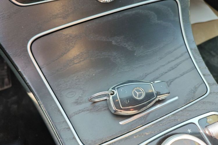 奔驰C级 2015款 C 180 L 运动型中控内饰7001