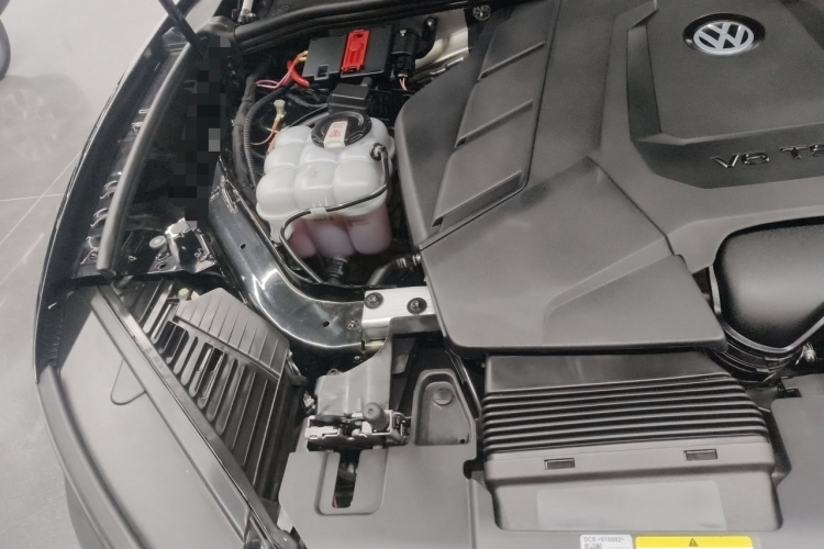 大众 途锐 2023款 3.0TSI 锐享版 曜黑运动套装机舱底盘25