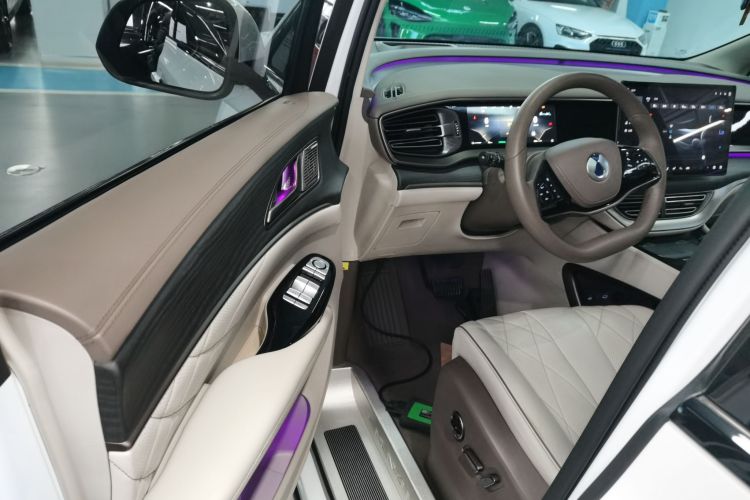 腾势D9 2022款 DM-i 970 四驱尊荣型中控内饰20