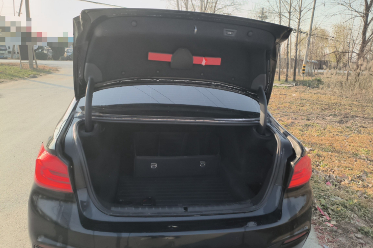 宝马5系 2019款 530Li 领先型 M运动套装机舱底盘23