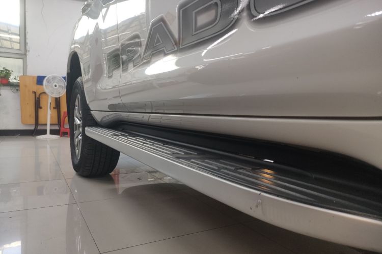 丰田 普拉多 2019款 3.5L 自动TX-L尊享版局部细节9001