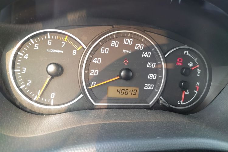 铃木 雨燕 2014款 1.3L 手动标准型中控内饰14