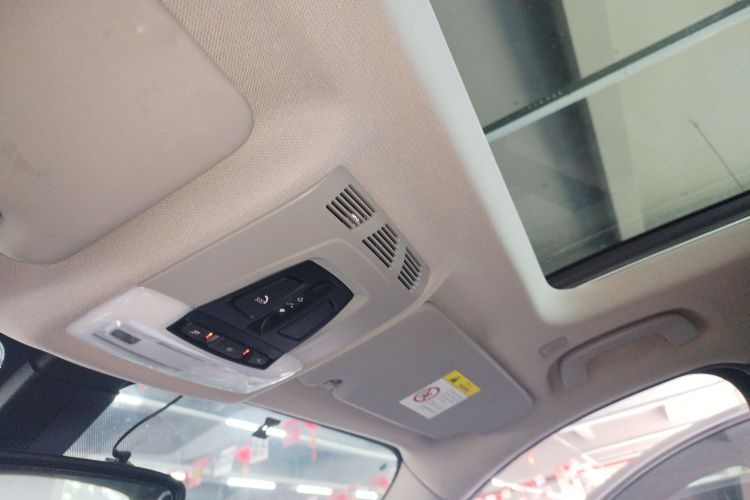 宝马X1 2016款 sDrive18Li 时尚型中控内饰22