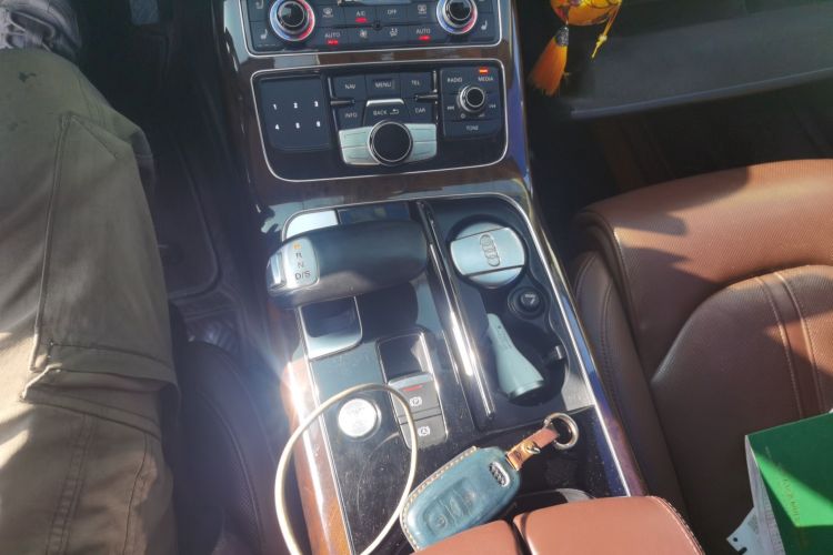 奥迪A8 2013款 A8L 45 TFSI quattro豪华型中控内饰18