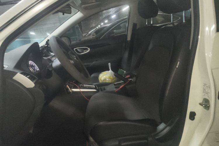 日产 轩逸 2022款 经典 1.6XL CVT豪华版中控内饰19