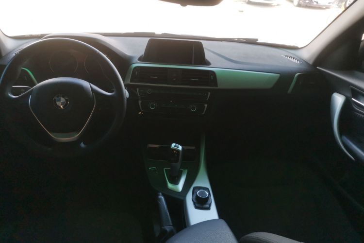 宝马1系(进口) 2018款 118i 领先型中控内饰12