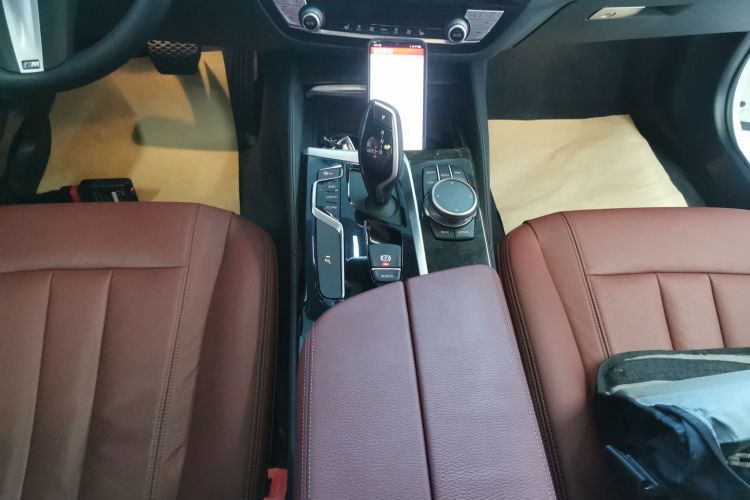 宝马5系 2020款 530Li 领先型 M运动套装中控内饰18