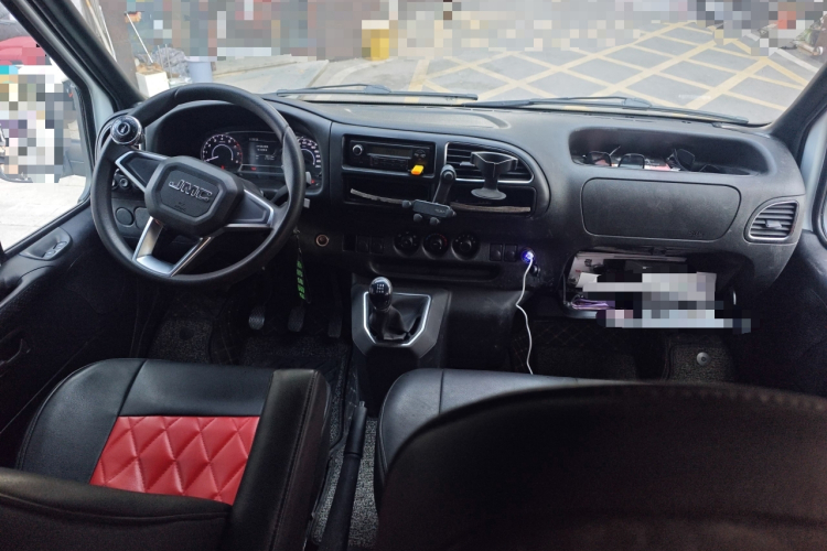 江铃 特顺 2021款 2.8T空间王普通款短轴中高顶6座柴油国VI JX493中控内饰12