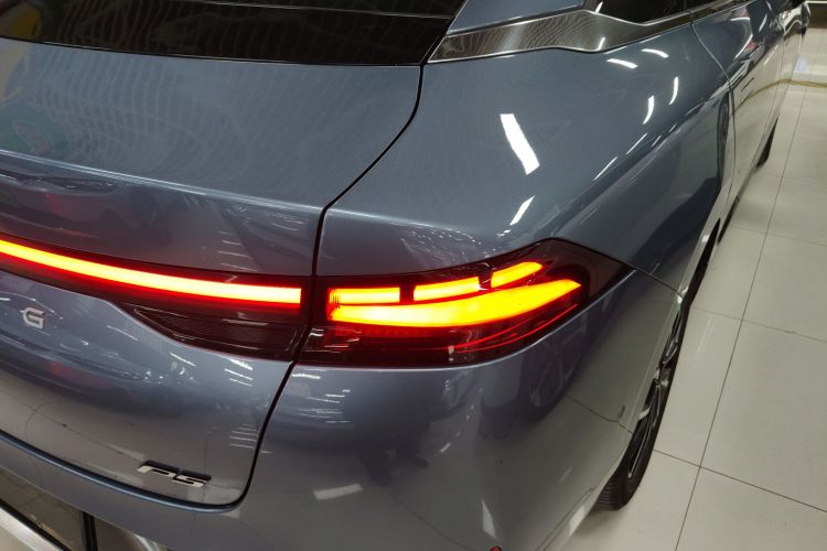 小鹏P5 2022款 460E+车身外观9