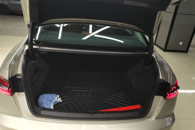 奥迪A6L 2019款 45 TFSI 臻选致雅型中控内饰23