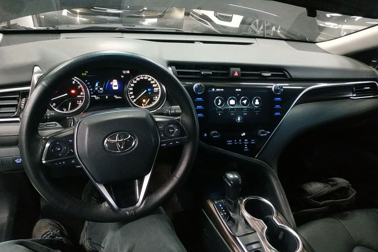 丰田 凯美瑞 2019款 2.0G 豪华版 国VI中控内饰7002