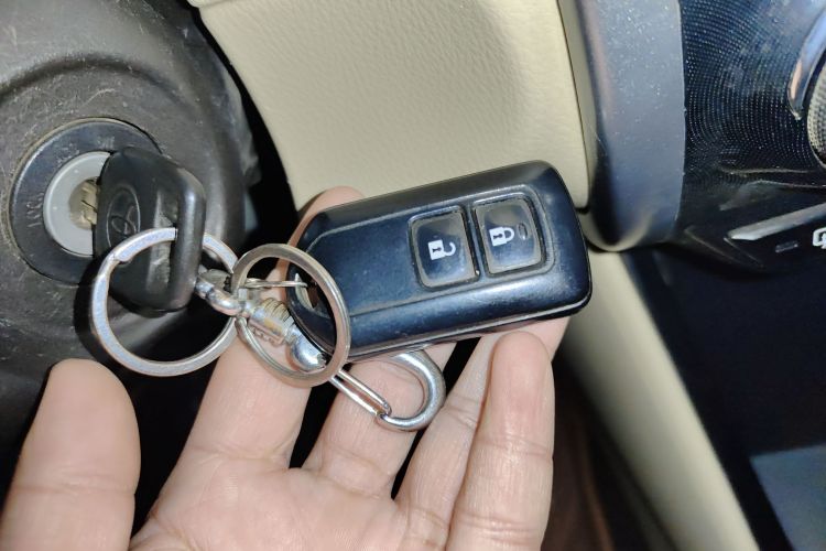 丰田 威驰 2014款 1.3L 手动型尚版中控内饰11