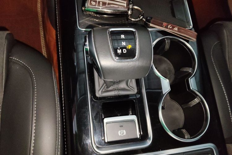 红旗HS7 2021款 2.0T DCT两驱智联旗享版中控内饰18