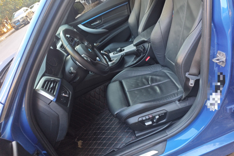 宝马3系 2019款 320i M运动套装中控内饰19