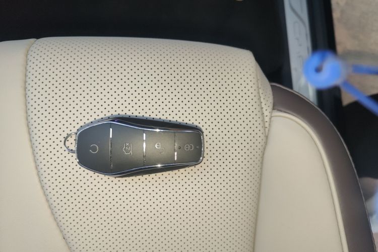 比亚迪 宋PLUS新能源 2025款 EV 智驾版 605km 旗舰型中控内饰7001