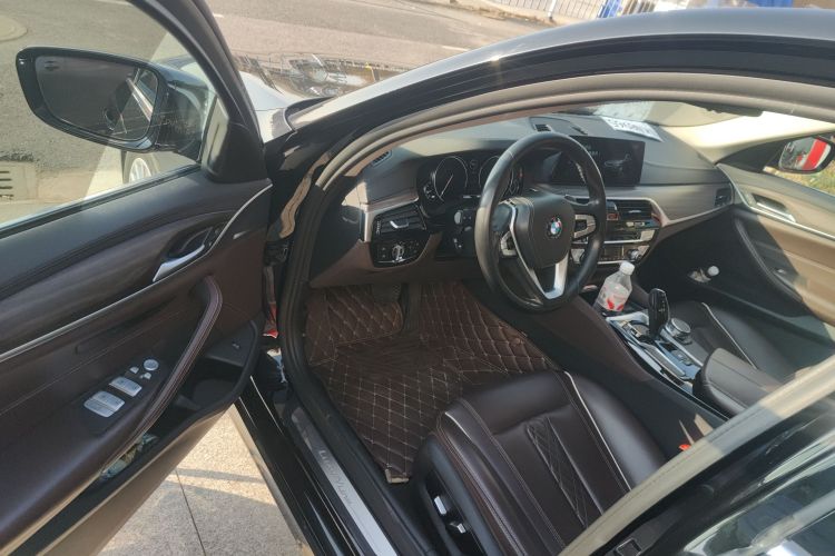 宝马5系 2018款 改款 530Li 领先型 豪华套装中控内饰20