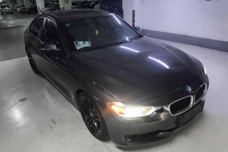 宝马3系 2013款 320i 时尚型车身外观3