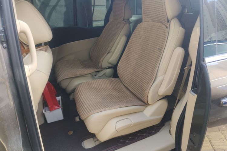 别克GL8 2023款 陆上公务舱 652T 豪华型中控内饰21