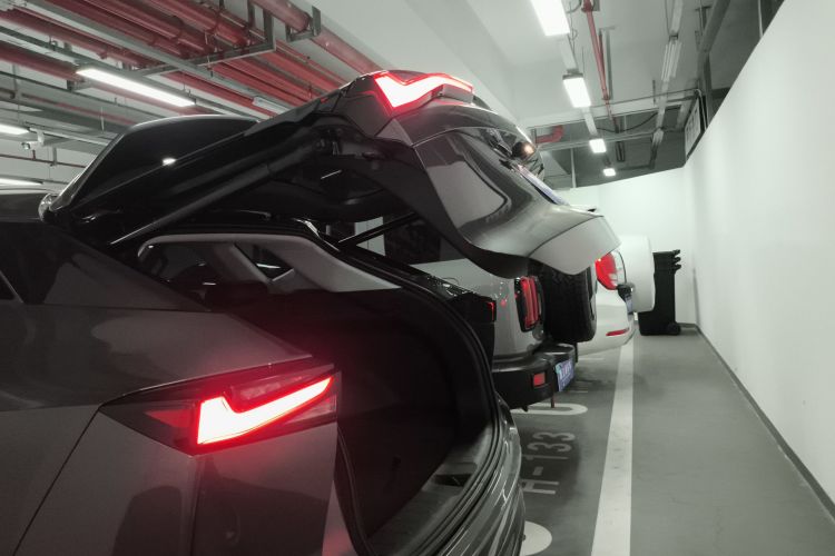 长安欧尚Z6 2022款 蓝鲸 1.5T DCT智领型城市版机舱底盘23