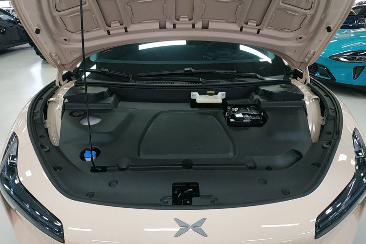 小鹏MONA M03 2025款 620 超长续航 Plus机舱底盘24