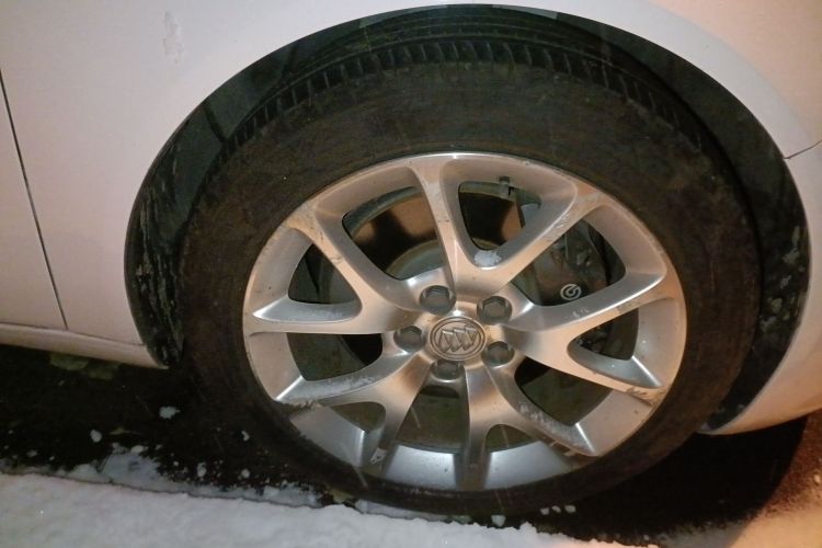 别克 君威 2014款 GS 2.0T 纵情运动版车身外观10