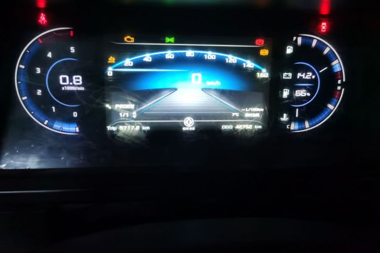 东风御风 御风 2023款 V9+ 2.0T 手动前驱多功能短轴中顶5/6座中控内饰15