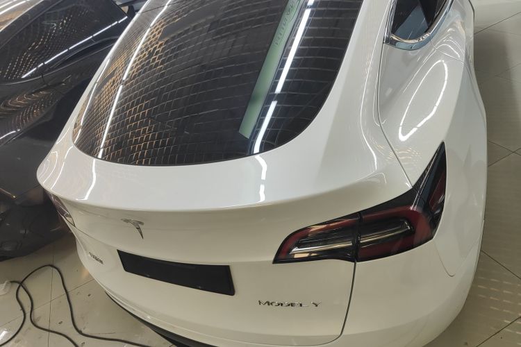 特斯拉 Model Y 2022款 改款 长续航全轮驱动版车身外观6