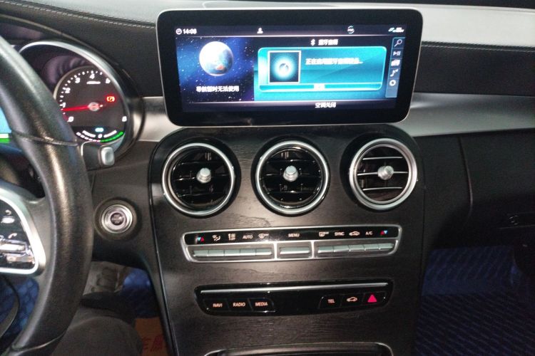 奔驰C级 2019款 C 260 L 运动版局部细节16