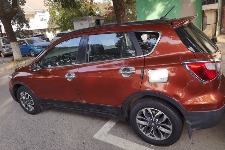 铃木 骁途 2017款 1.6L CVT两驱都市时尚型车身外观4