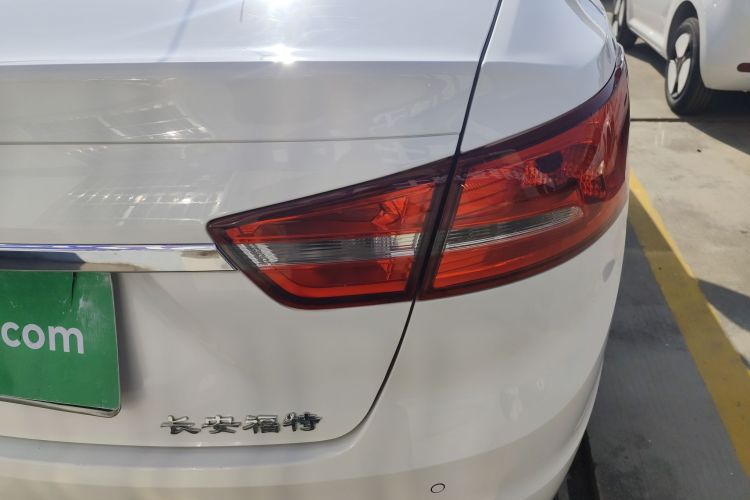 福特 福睿斯 2017款 幸福版 1.5L 自动时尚型车身外观9