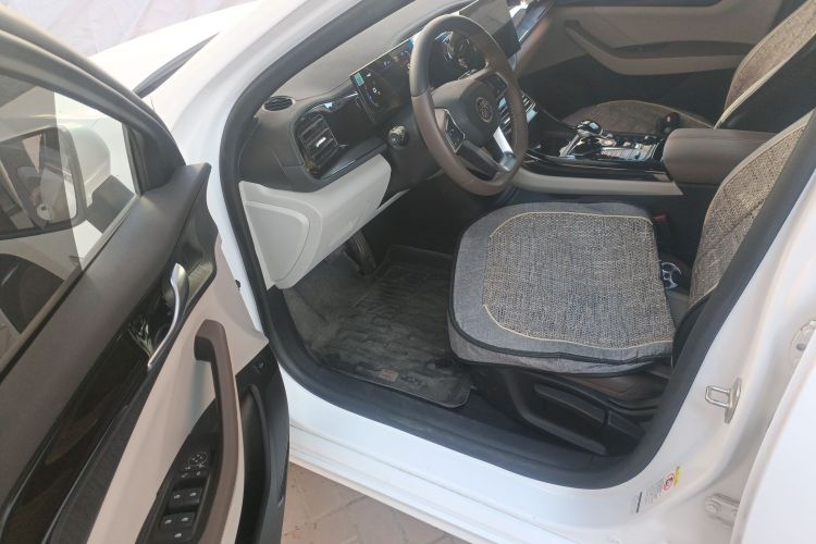 比亚迪 秦PLUS 2024款 荣耀版 DM-i 55KM领先型中控内饰20