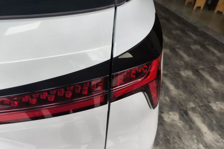 长安CS75 PLUS 2023款 第二代 1.5T 自动精英型车身外观9