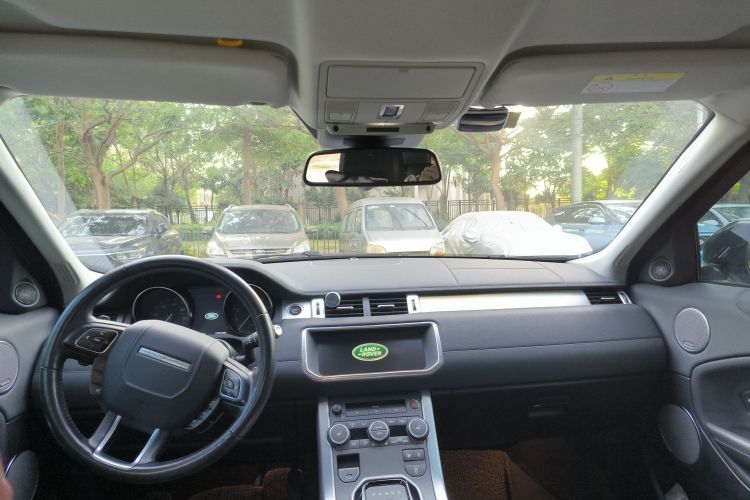 路虎 揽胜极光 2018款 240PS SE 智耀版中控内饰7002