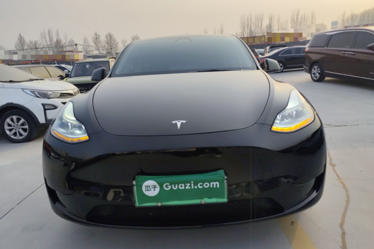特斯拉 Model Y 2022款 后轮驱动版车身外观2