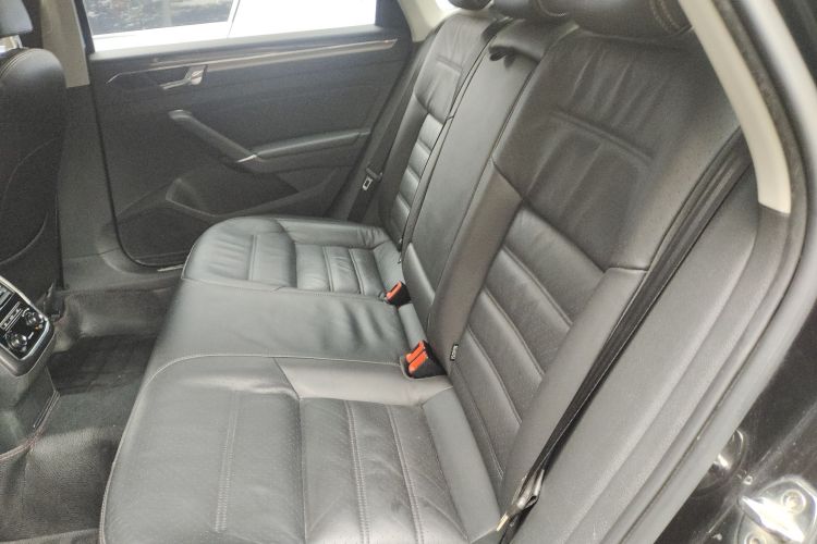 大众 帕萨特 2016款 330TSI DSG御尊版中控内饰7004