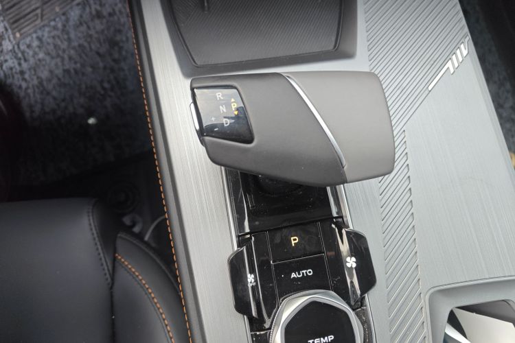 长安欧尚Z6 2023款 蓝鲸 1.5T DCT智领型城市版中控内饰18