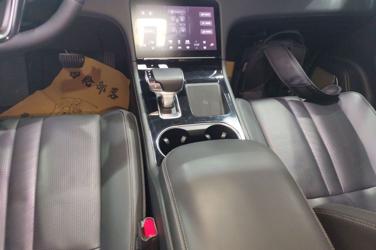 理想汽车 理想ONE 2020款 增程6座版中控内饰18
