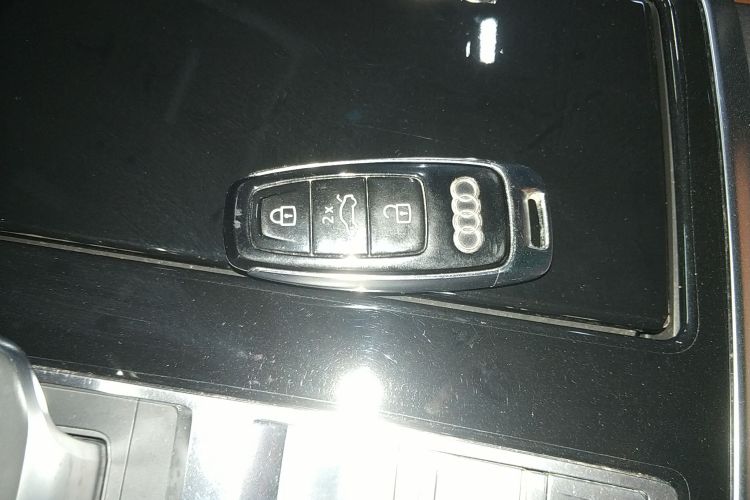 奥迪Q8 2019款 45 TFSI 臻选动感型中控内饰11