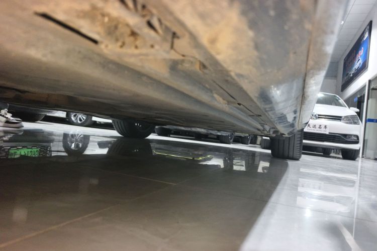 奔驰E级 2018款 改款 E 300 L 运动时尚型局部细节9002