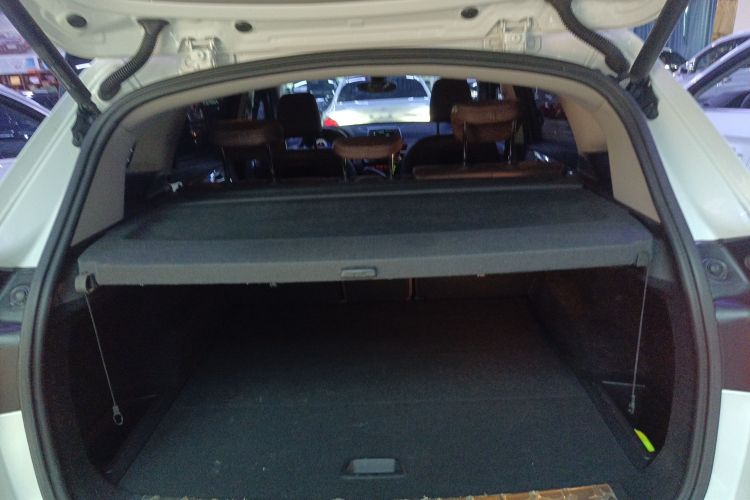 宝马X1 2019款 sDrive18Li 尊享型中控内饰23