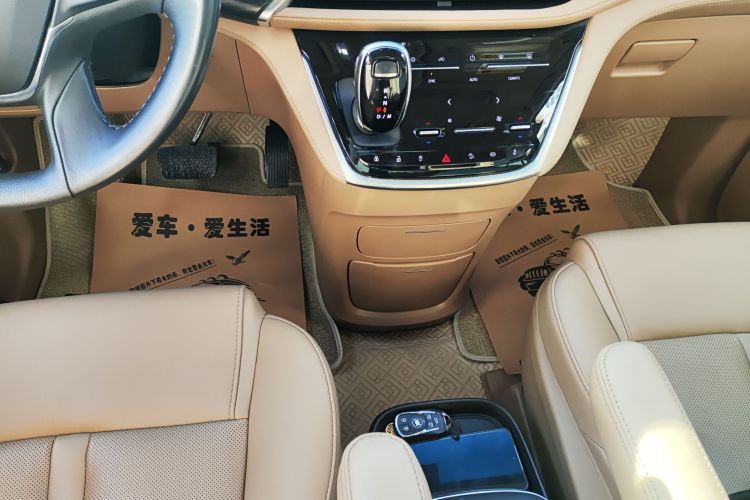 别克GL8 2021款 ES陆尊 653T 豪华型中控内饰18