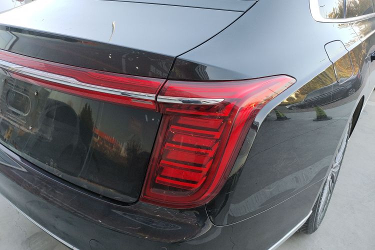 红旗H9 2020款 2.0T 智联旗享版车身外观9